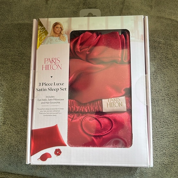 NIP Paris Hilton 3 Piece Luxe Satin Sleep Set - Picture 1 of 7